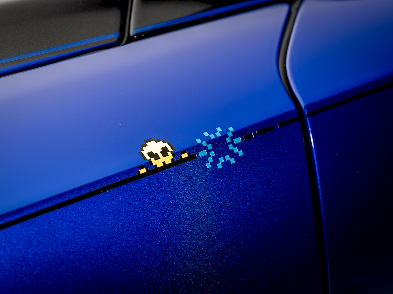 P90625363_highRes_black-badge-ghost-ga